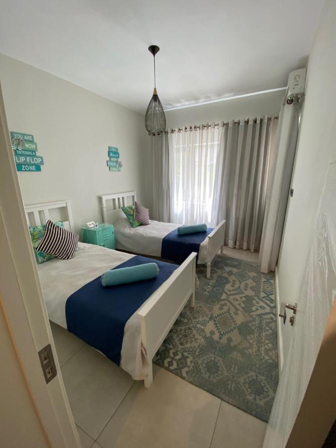Beachcove Apartment 2 Pereybere Beach Buitenkant foto