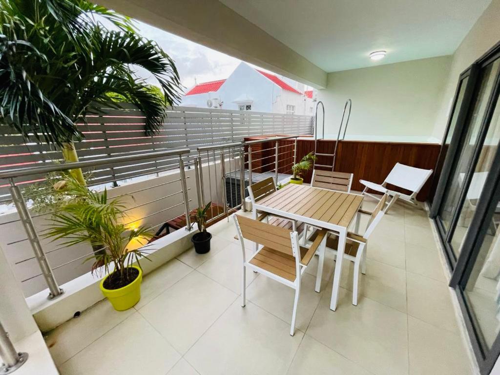 Beachcove Apartment 2 Pereybere Beach Buitenkant foto