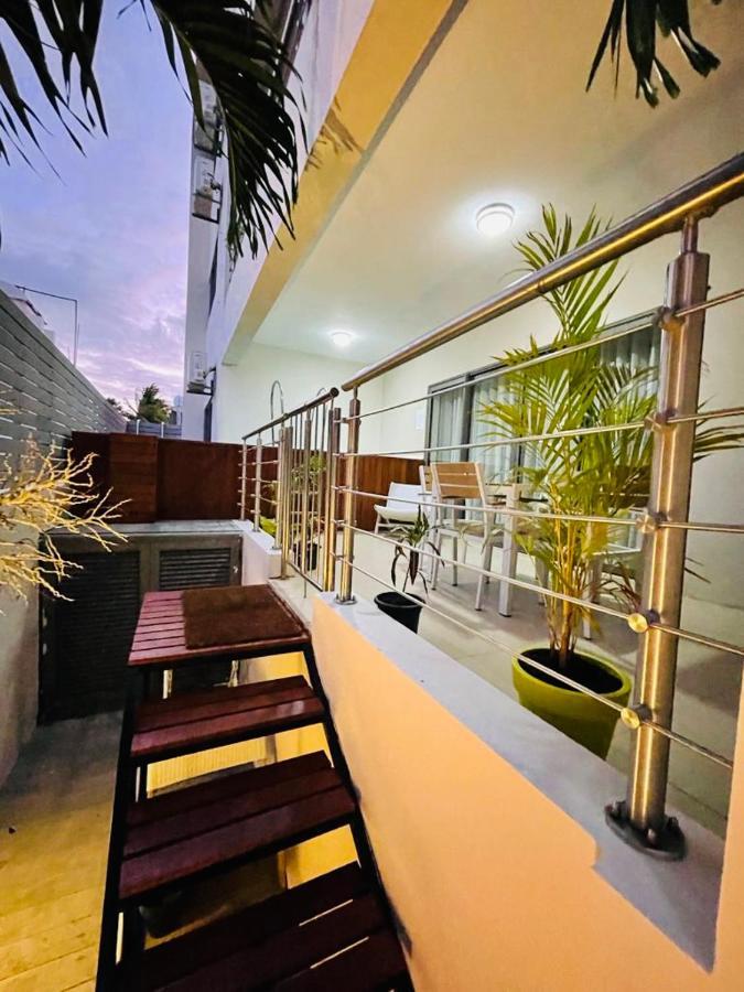Beachcove Apartment 2 Pereybere Beach Buitenkant foto