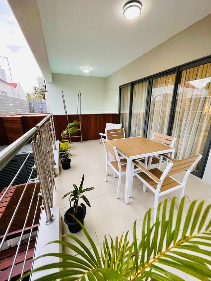 Beachcove Apartment 2 Pereybere Beach Buitenkant foto
