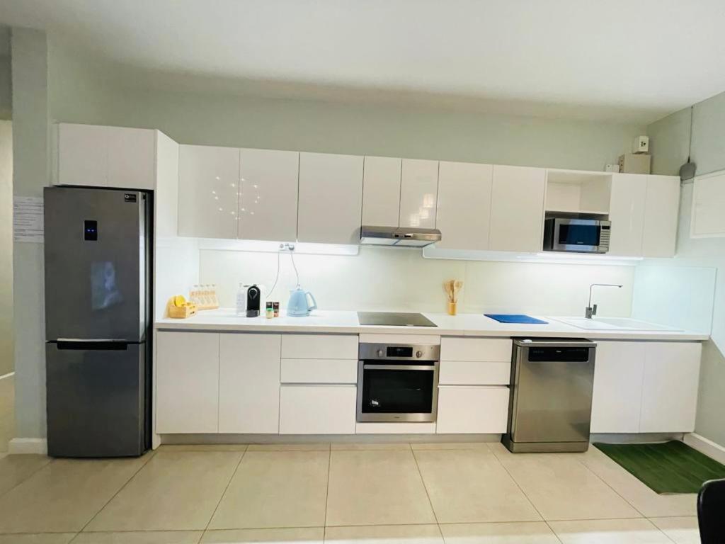 Beachcove Apartment 2 Pereybere Beach Buitenkant foto