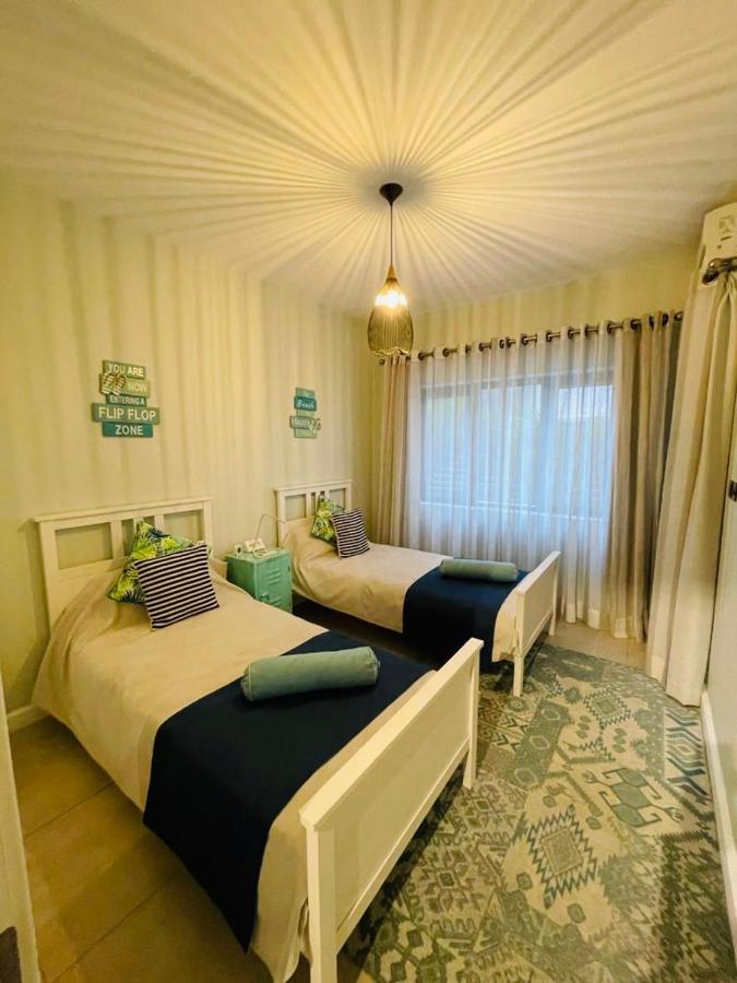 Beachcove Apartment 2 Pereybere Beach Buitenkant foto